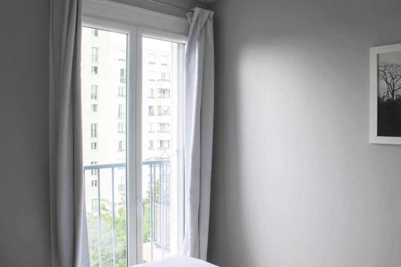 Through Apartment - Place De La Reunion Parigi